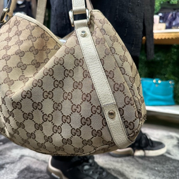 Gucci Abbey Guccissima Monogram Medium Shoulder Bag in Tan Cream - Picture 4 of 17